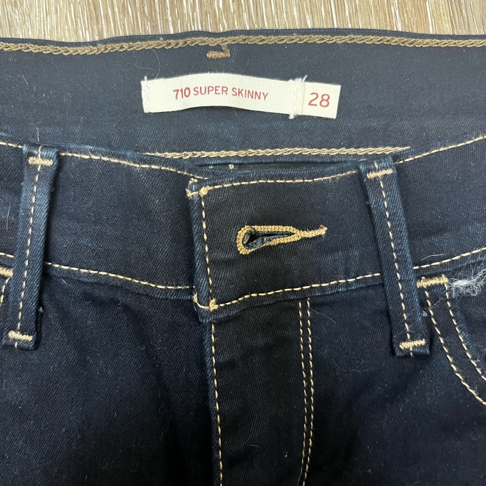 Levi 710 Super Skinny Jeans Dark Wash Size 28.